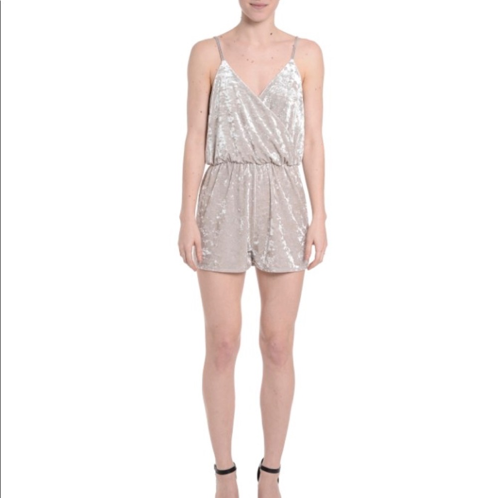ROMEO & JULIET COUTURE Stone Gray Velvet Romper - Picture 4 of 5